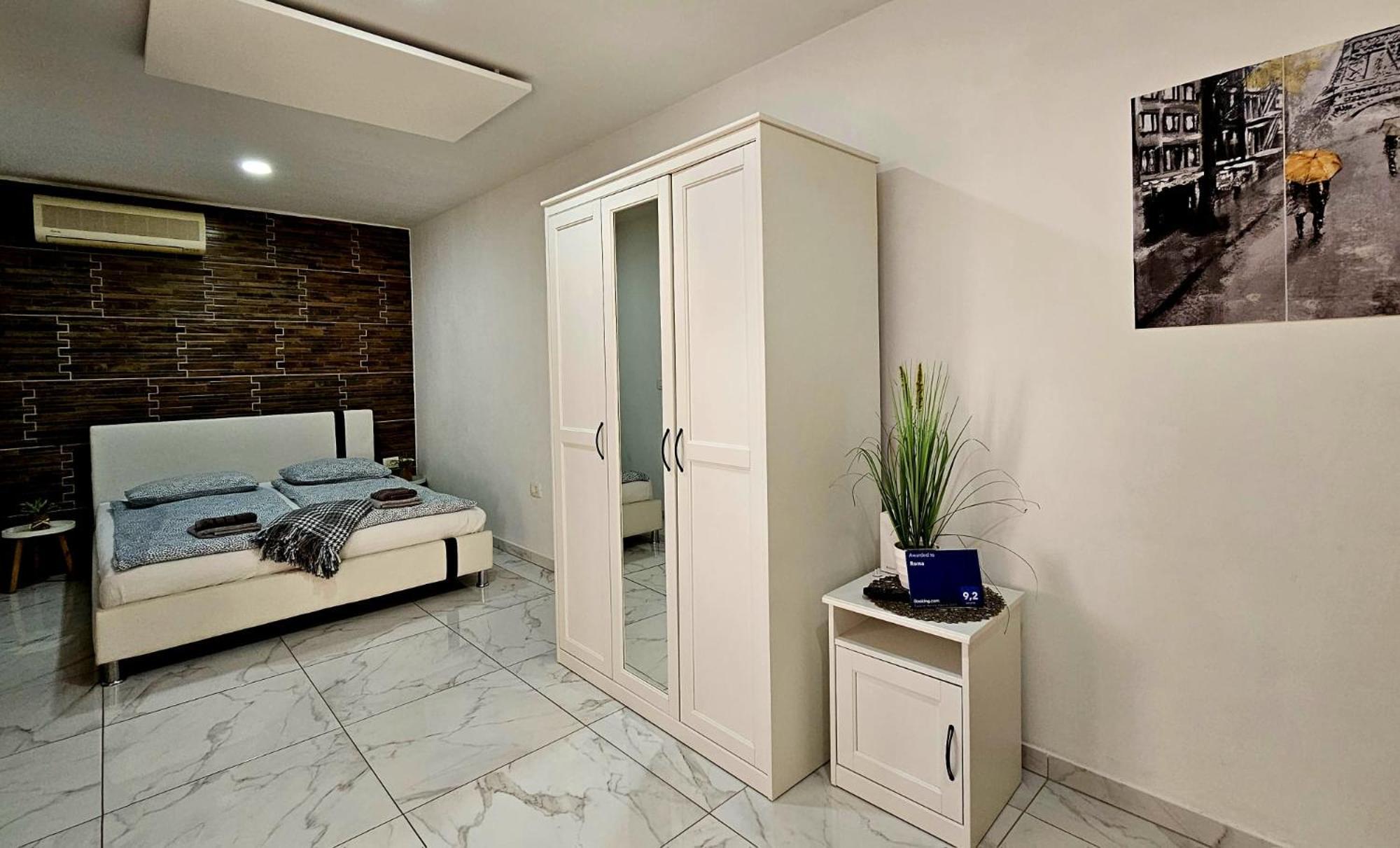 Apartment Roma *